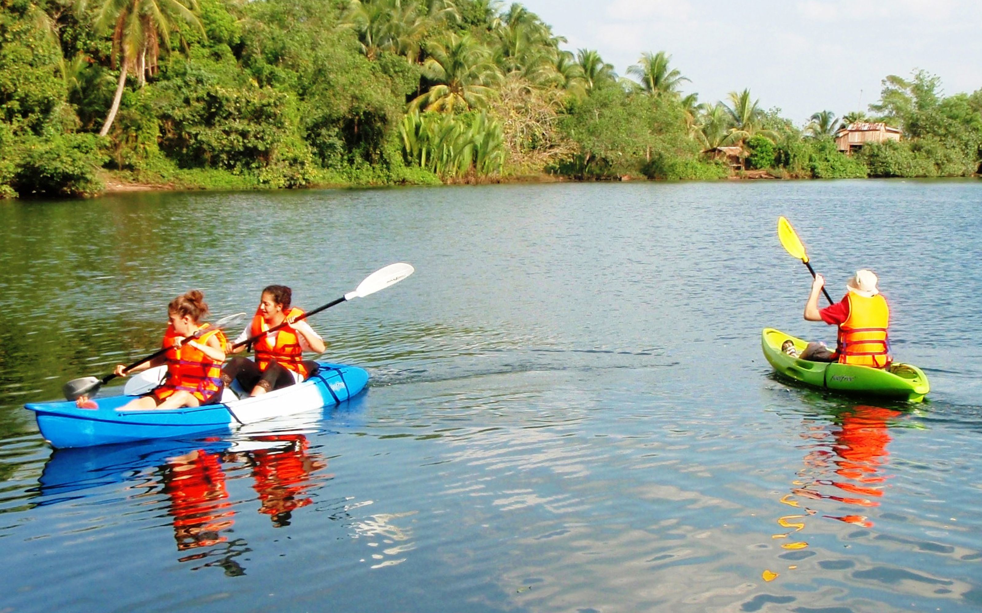 Kayaking in Chi Phat