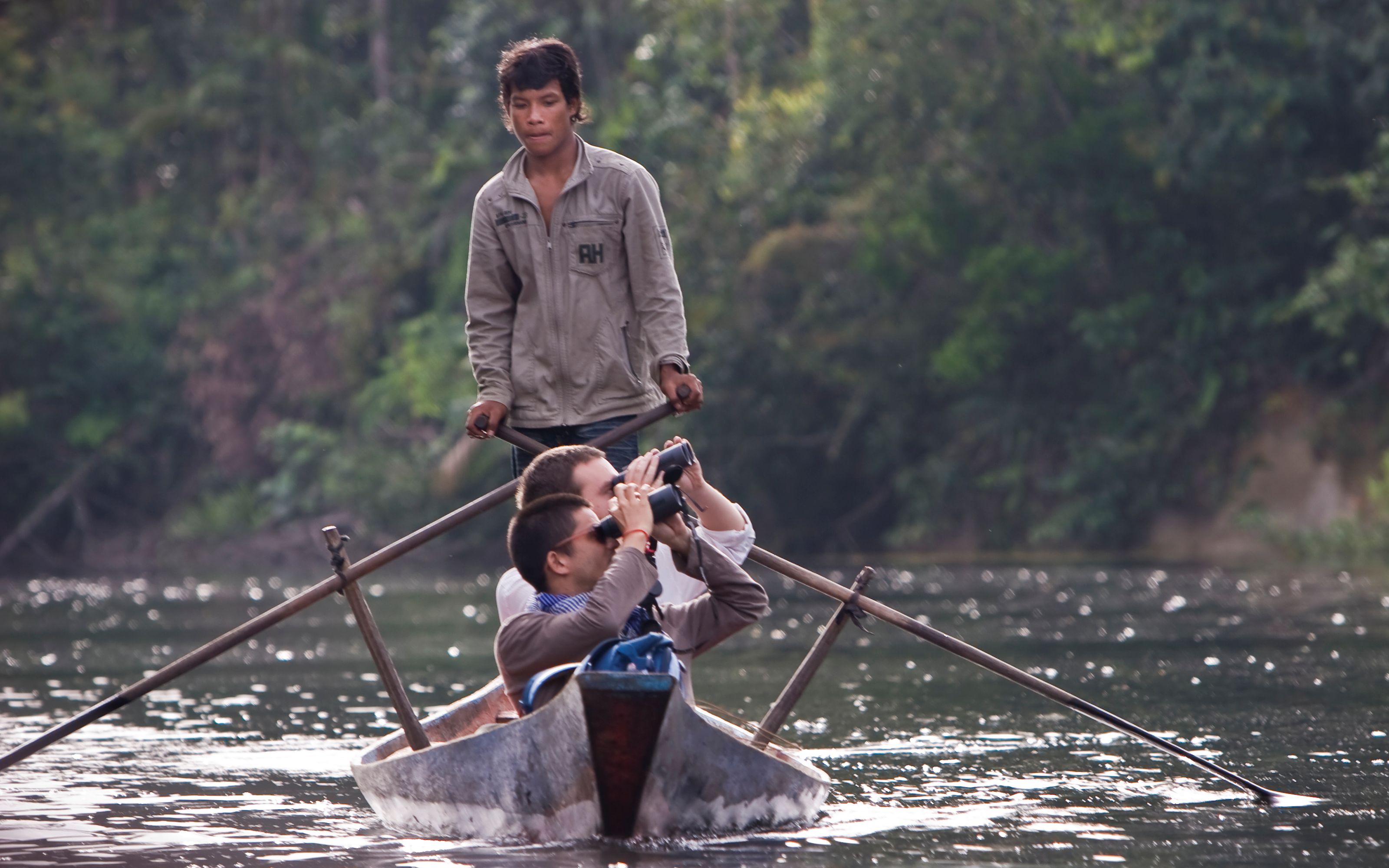 Traditional rowing boat in Chi Phat